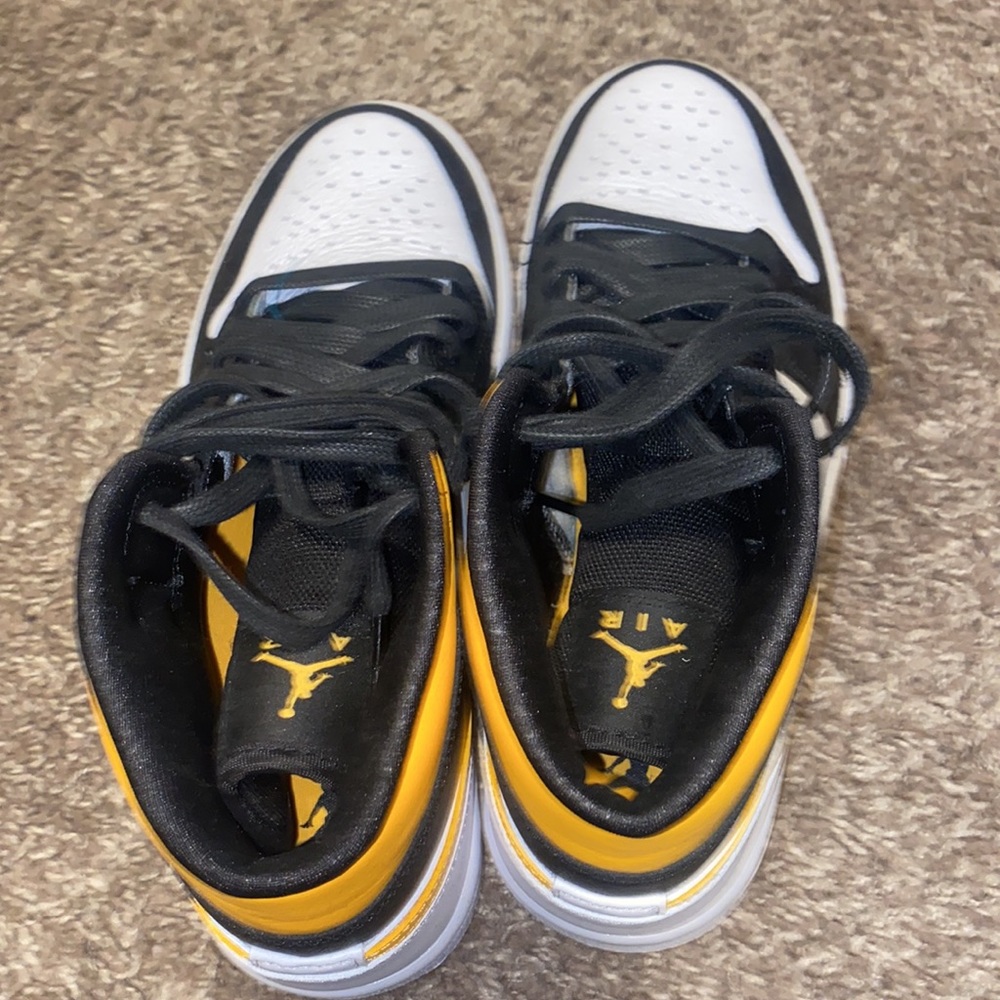 Jordan 1 Mid Laser Orange Black (Women's) - Picture 2 of 5